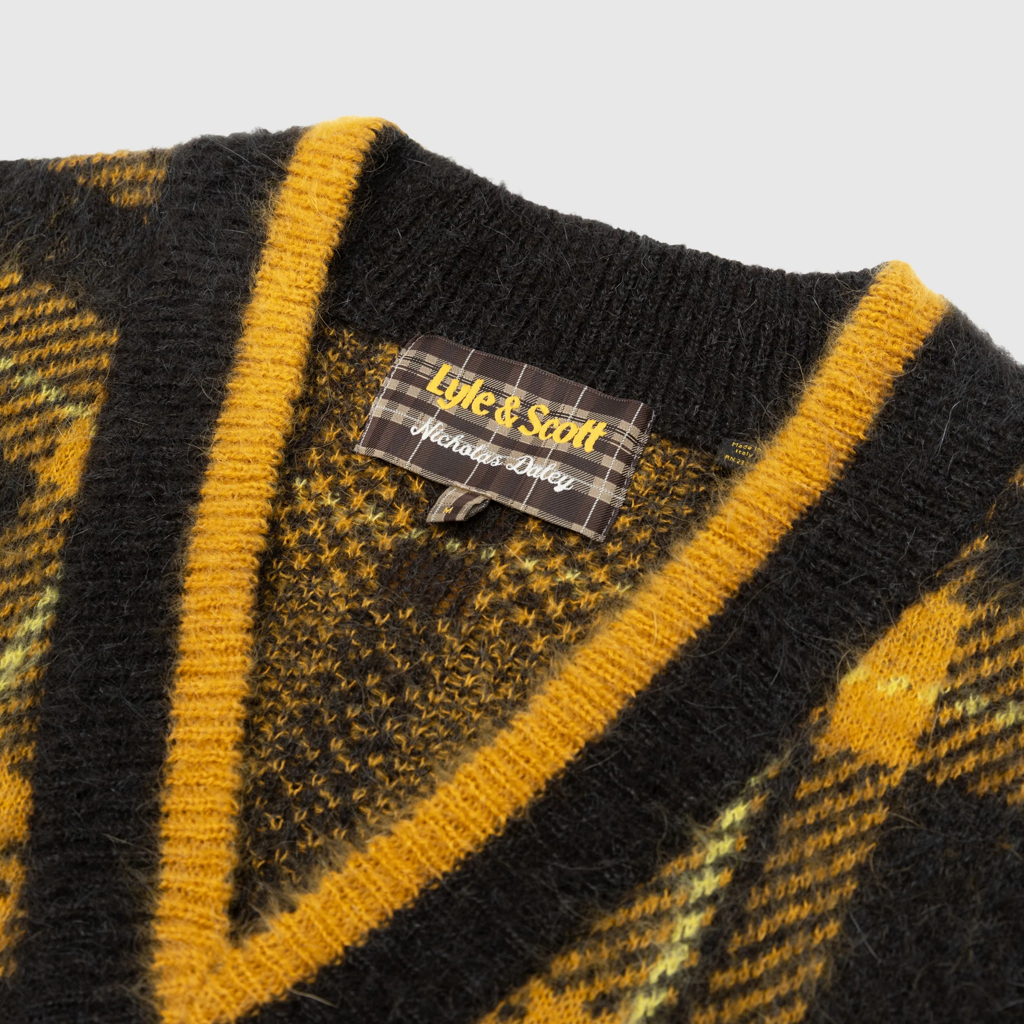 KNITTED TARTAN VEST - Image 2