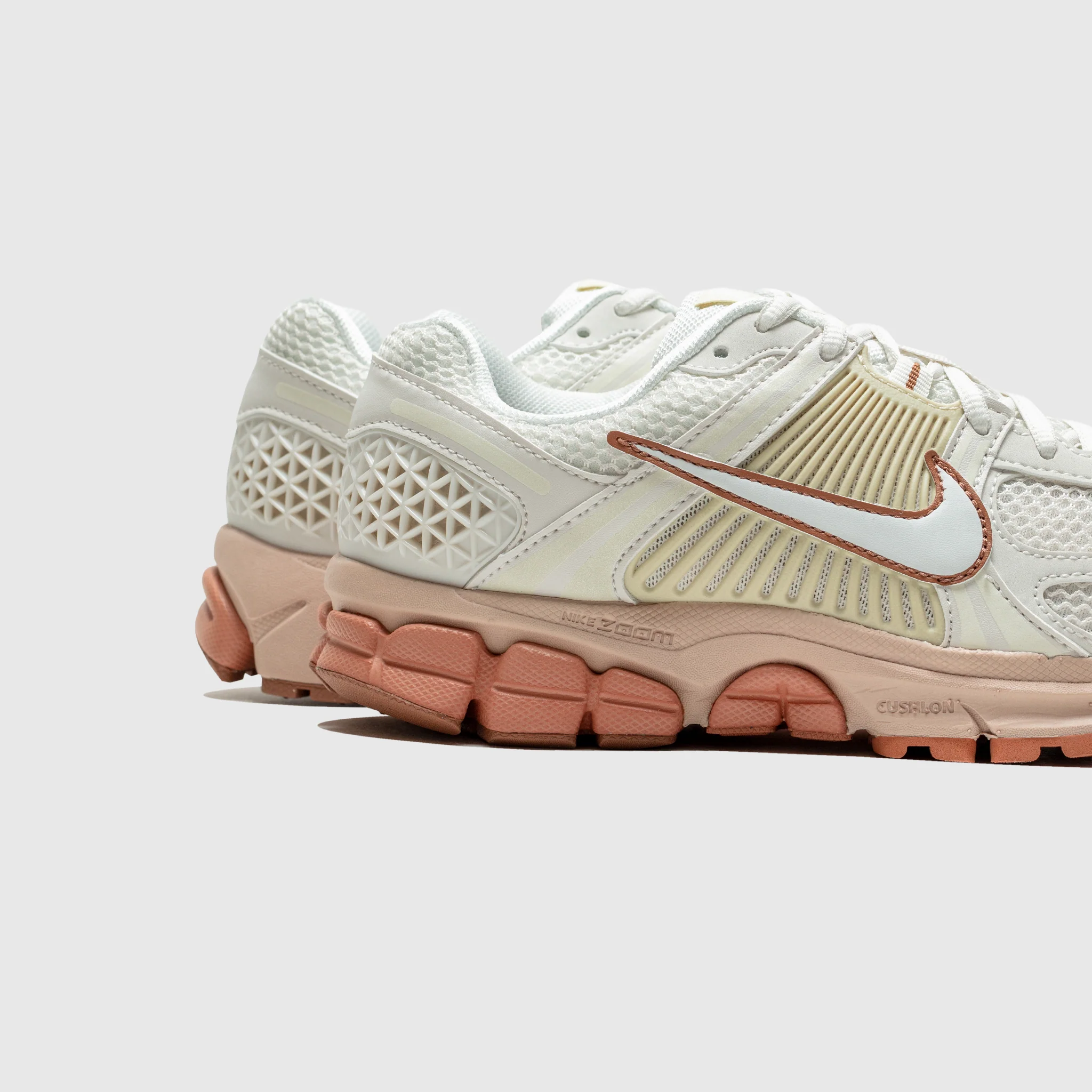 WMNS ZOOM VOMERO 5 "PARTICLE BEIGE" - Image 5