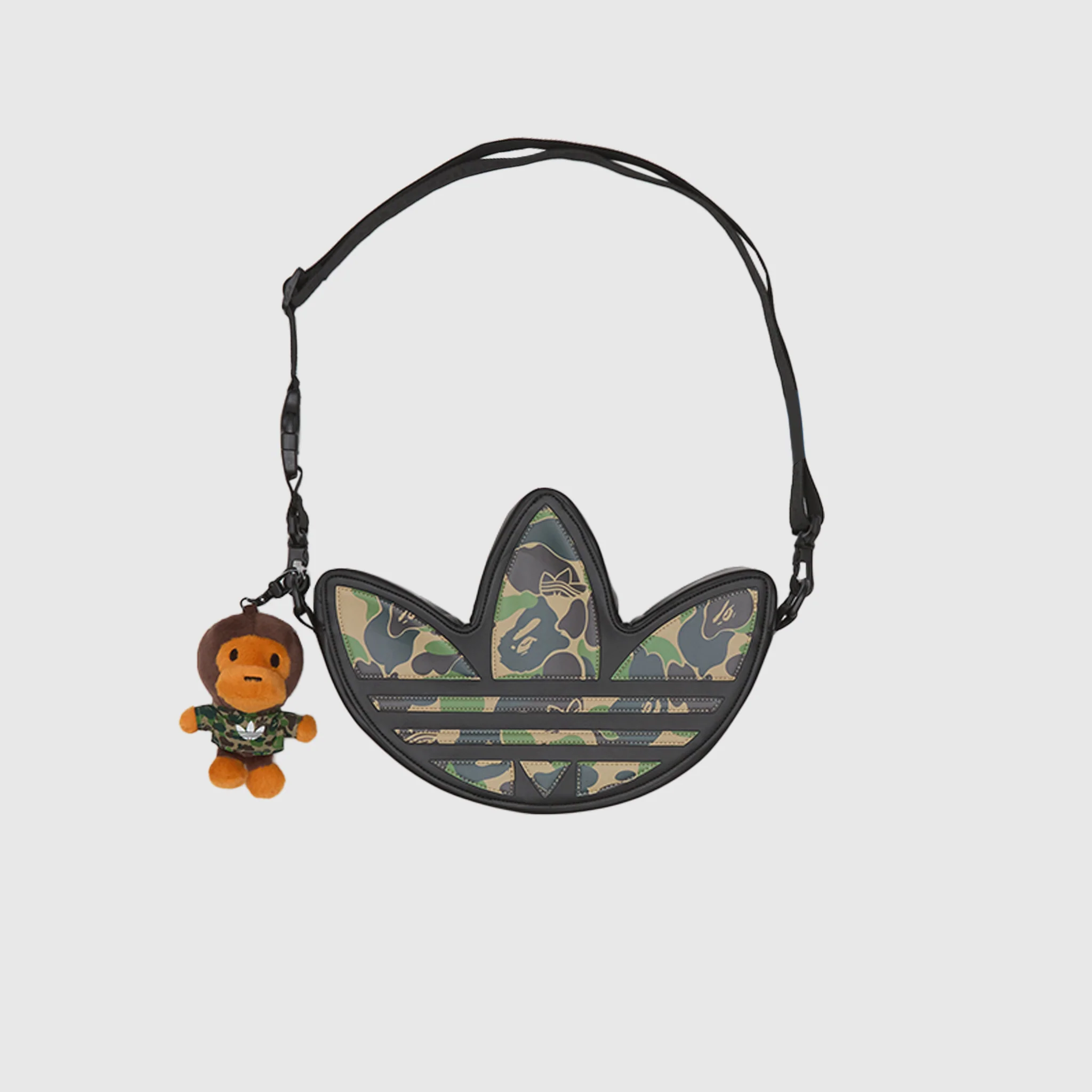x BAPE TREFOIL SHOULDER BAG "BLACK"