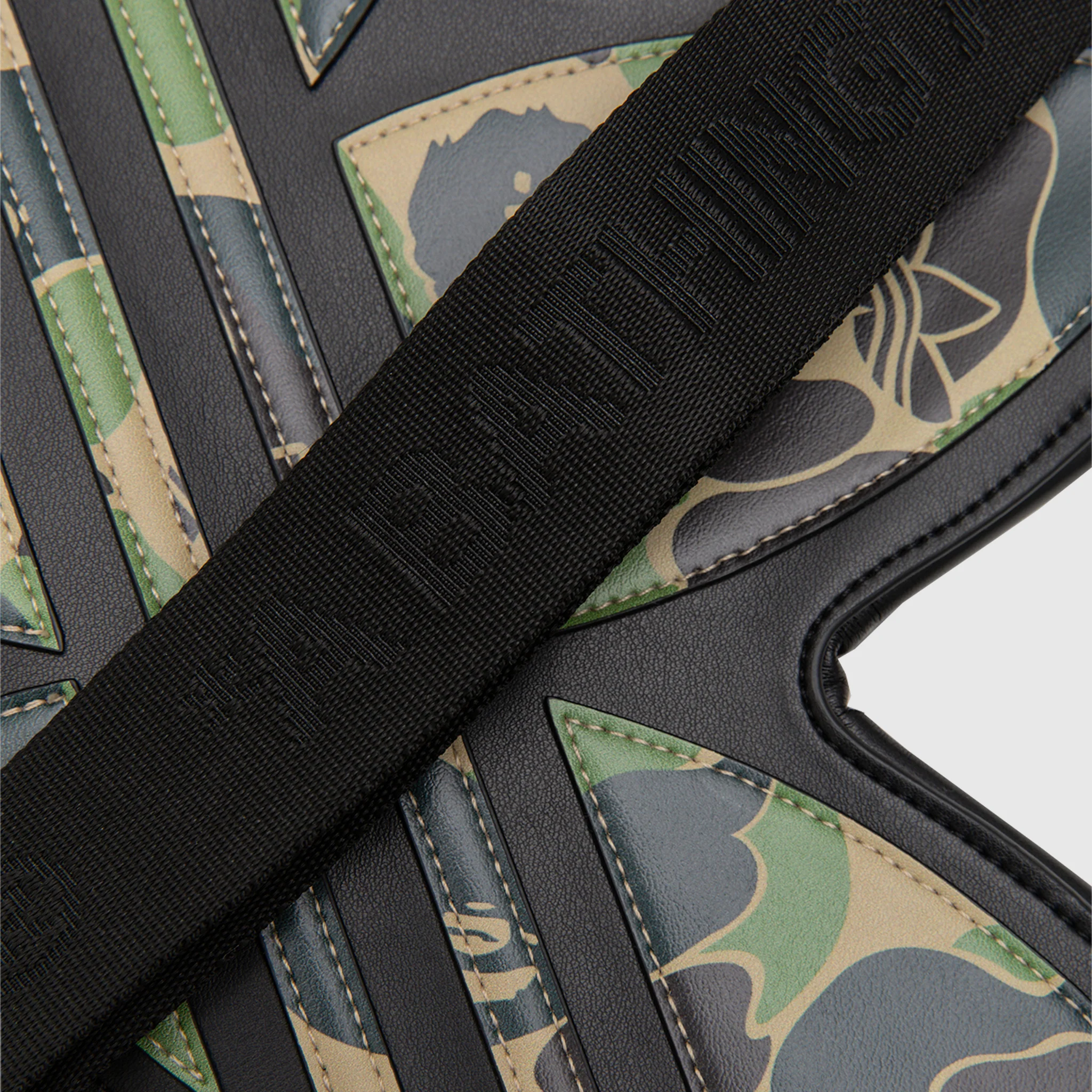x BAPE TREFOIL SHOULDER BAG "BLACK" - Image 4